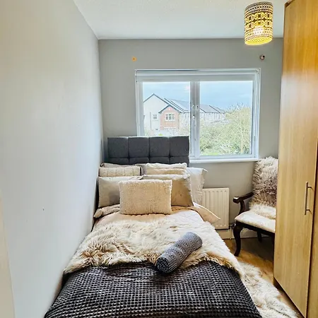 4 Bedroom Garden Patio House Near Centre Дом отдыха Дроэда