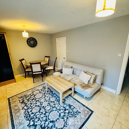 Дом отдыха 4 Bedroom Garden Patio House Near Centre Дроэда