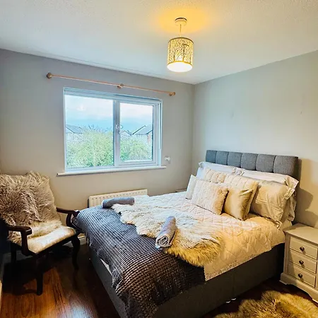 Дом отдыха 4 Bedroom Garden Patio House Near Centre Дроэда