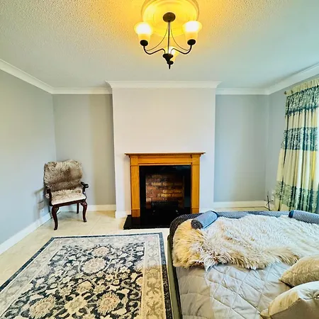 Дом отдыха 4 Bedroom Garden Patio House Near Centre *